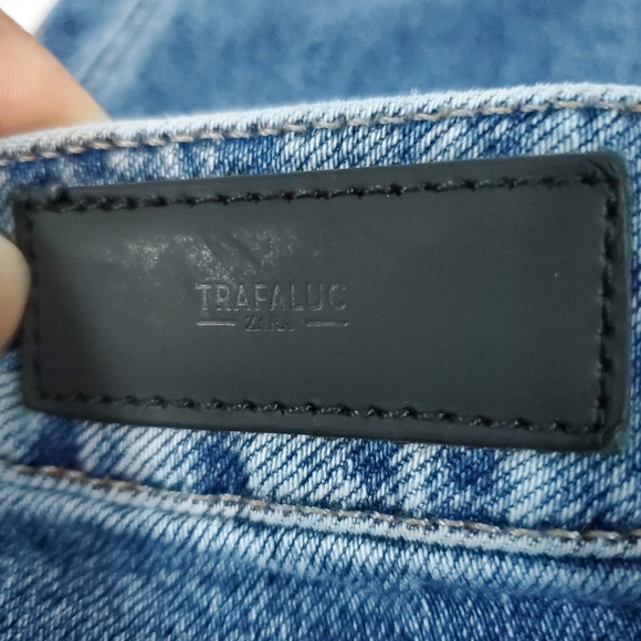 Zara Women's High Rise Raw Hem Denim Fish Net Ripped Cropped Blue Jeans Size 10 - Picture 11 of 12